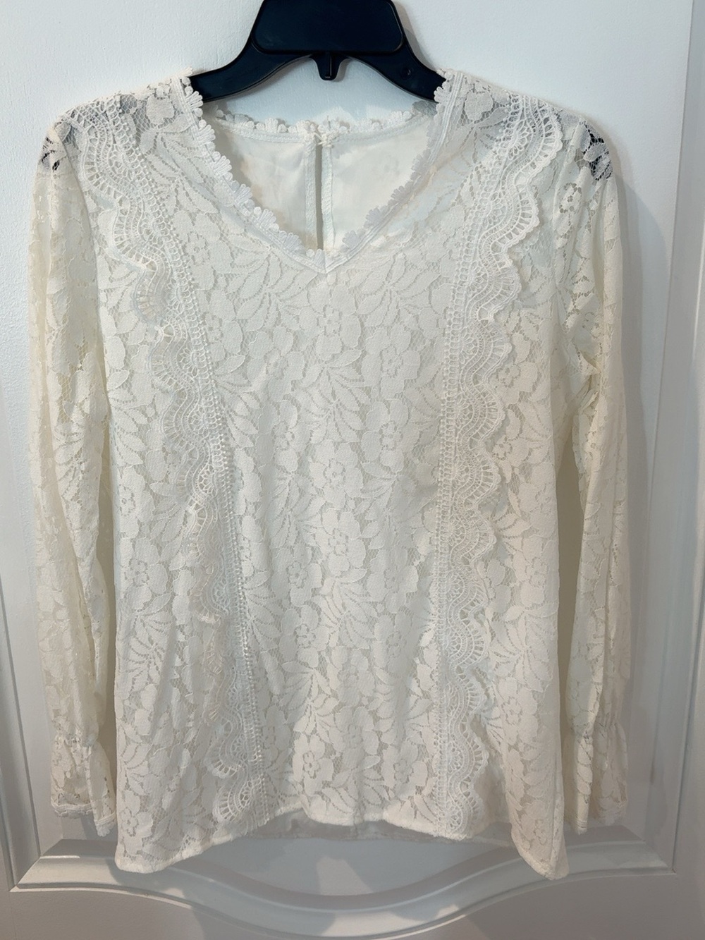 Women’s White Floral Lace Blouse Medium Long Sleeve V Neck Crochet Boho Top